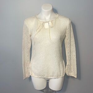 New York and Company ladies lace top with slits at sleeves and hem. Small